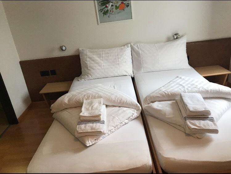 Hotel & Restaurant Stadthof Glarus Eksteriør billede